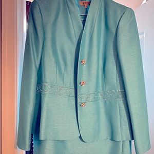 Size 18 turquoise 2 piece suit